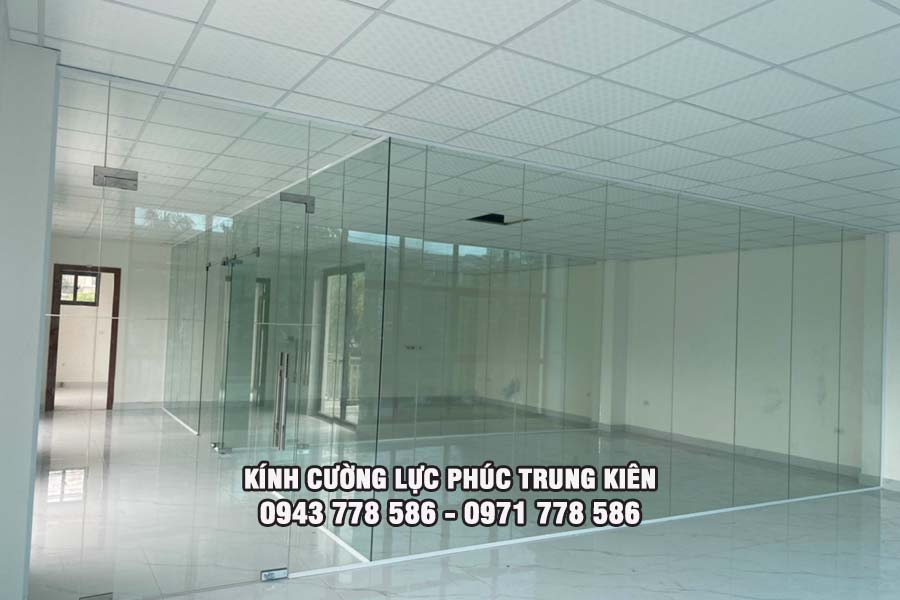 Lan can kính cường lực: Giải pháp an toàn và thẩm mỹ cho công trình